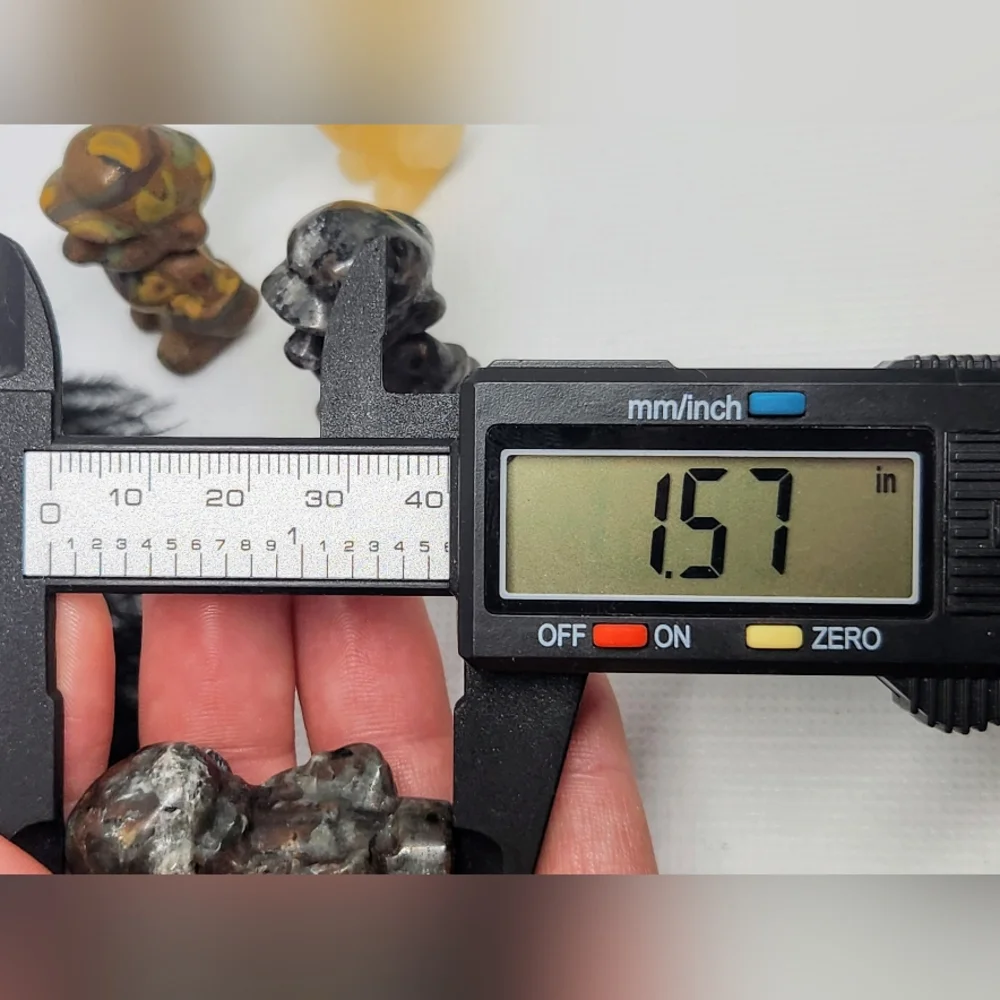 Mario Crystal Carvings. Super Mario Nintendo Carvings - Picture 4 of 8